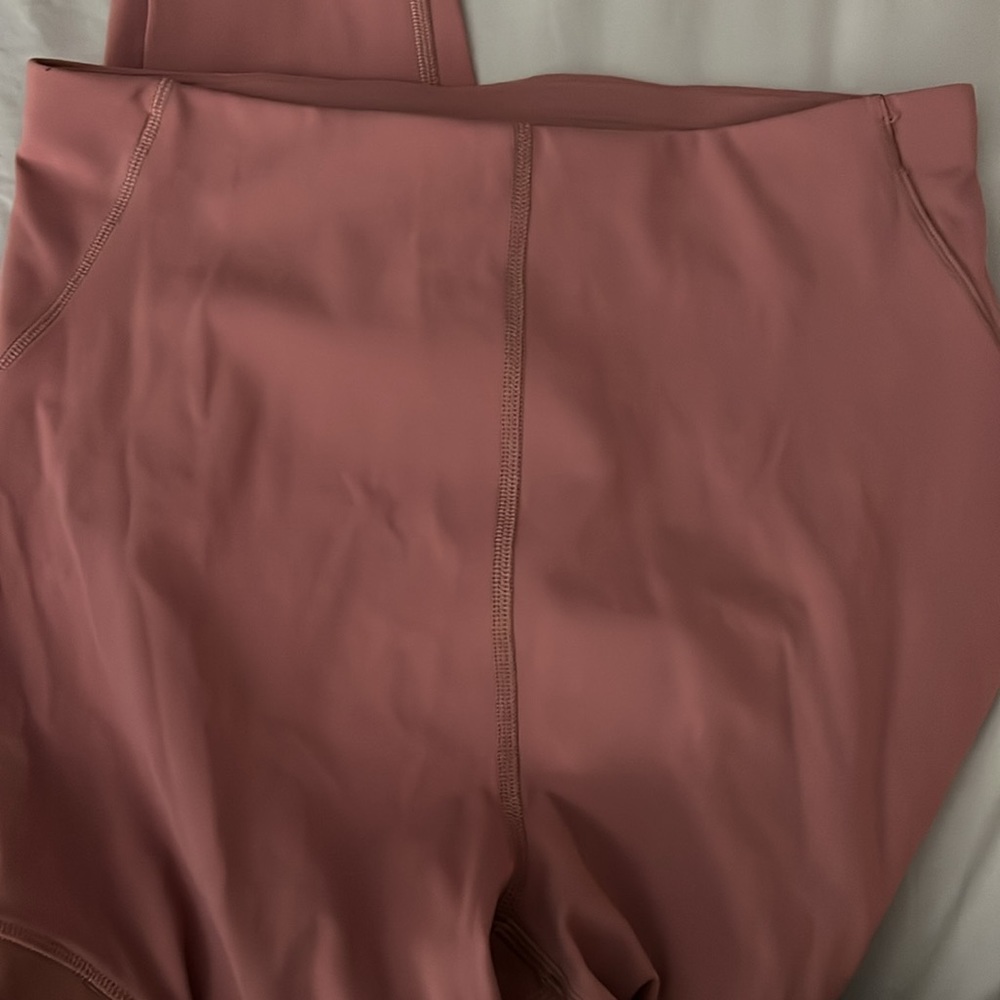 Lululemon - Picture 3 of 9